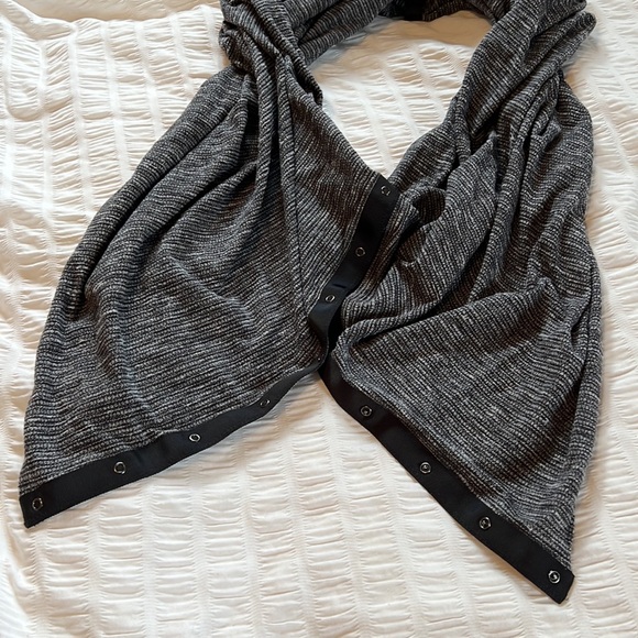 Lululemon infinity scarf - Picture 6 of 7